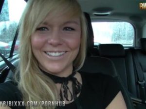 Bibi XXX – im Auto durchgefickt