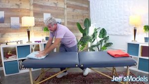 Fleshy BBW Lacie Smith Lets The Masseur Toy Her Pussy