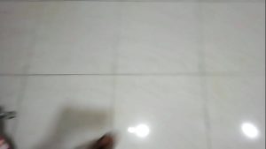 ayudo a mi hermanastra en su despertar y me le corro en su vagina