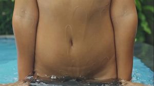 SANKTOR – CUTE ASIAN BABE MASTUTBATES IN THE SWIMMING POOL